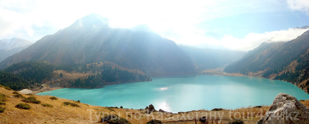 Большое алматинское озеро.
