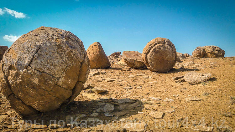 Долина каменных шаров